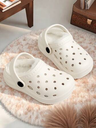 Moderna nya perforerade tofflor för pojkar och flickor för vintervärme, daglig fritid, andningsförmåga, enfärgade för hemma och utomhus, enkla platt botten, bekväma och mångsidiga tofflor