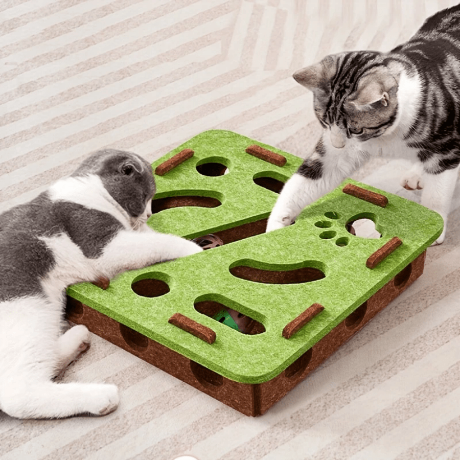Juguete para gatos con 3 bolas con campanas disponible en dos colores, diseñado para que los entusiastas de los gatos mantengan a sus mascotas entretenidas. Esta caja interactiva con laberinto cuenta con un juego giratorio y es resistente al arañado. Incluye tableros rascadores, postes rascadores y juguetes que hacen sonidos, adecuado para usar en diez escenarios diferentes, sin batería