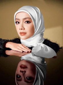 1 pieza Pañuelo cuadrado de satén suave y sólido de 110*110cm para mujer, pañuelo para la cabeza y el cuello, pañuelo de moda ideal para realzar tu look. Adecuado para la playa, al aire libre, viajes y uso diario. Un gran regalo para el Día de San Valentín, el Día de la Madre, Acción de Gracias, Navidad para familiares, hermanas, amigos y madres.