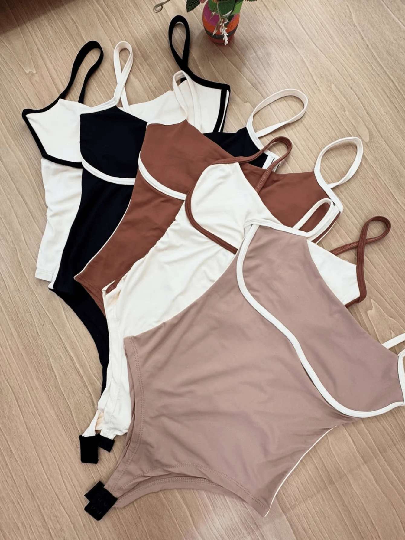 Versatile Two-Tone Women's Bodysuit, Polyamide, Double Elastic Lining, With Straps, Chic/Casual/Elegant Fashion - 摩卡棕 - 查看 1
