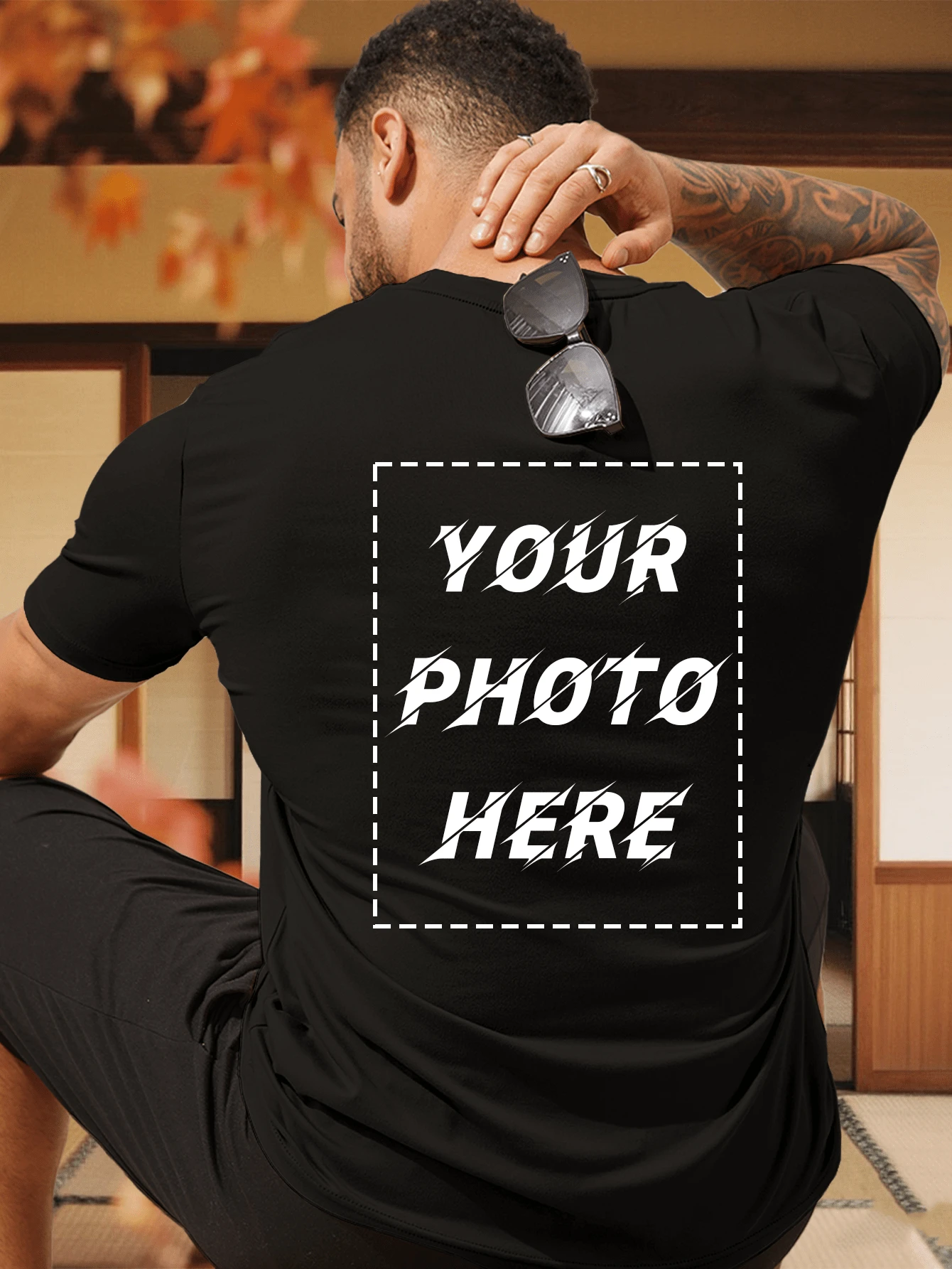 Personliga herr-T-shirts: Ladda upp dina egna foton (pojkvän-/flickvänsfoton, husdjursfoton, gruppfoton) för att designa dina personliga tryckta T-shirts. Lämplig för par, upptåg, överraskningspresenter, teambuilding-kläder för företag, festdräkter, pojkvänner, familj, vänner, födelsedagspresenter, julklappar, alla hjärtans dag, födelsedagar, årsdagar och anpassade presenter. - Svart - Visa 1