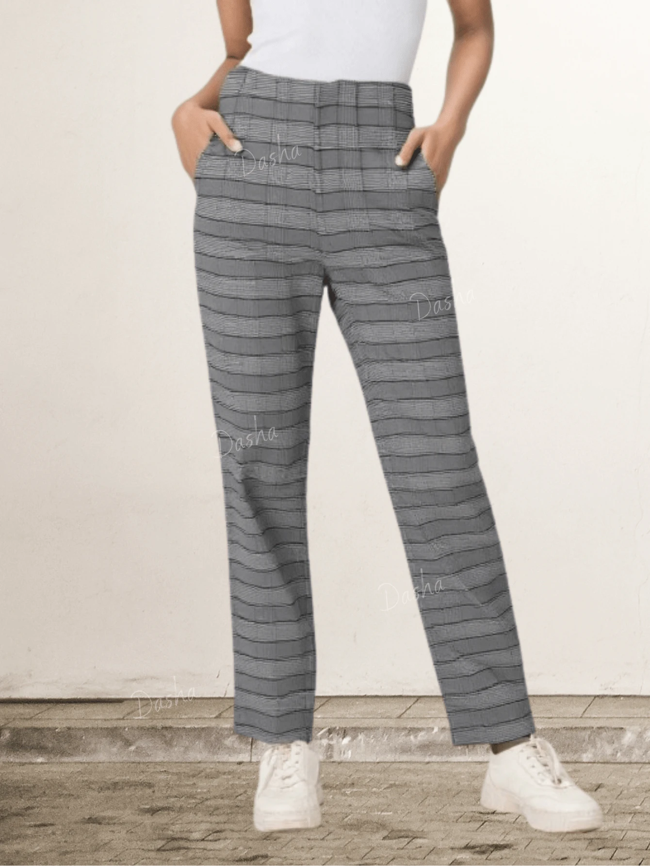 Pantalón con Pinzas al Frente Corte Recto.  Tela Estampada.  Formal.  Ideal para Oficina. - Negro Blanco Cuadros - Ver 1