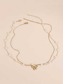 2 件不锈钢蝴蝶结吊坠项链套装，时尚简约蝴蝶结和 O 形珍珠链分层颈链，适合女性（珍珠数量随机）