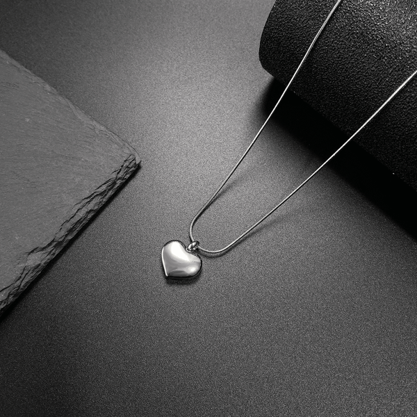 Collar con colgante de corazón minimalista en tono de acero, collar de corazones delicados de estilo plateado - Collar de encanto de Corazón brillante de todos los días - Diseño de amor simple inspirado en el corazón Y2K - Acabado espejo, aspecto dulce collar coreano - Color de Acero Inoxidable