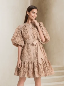 纯色优雅波西米亚风腰部刺绣荷叶边下摆连衣裙，适合派对、海滩、晚间约会、日常、生日派对