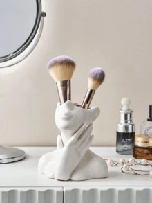 艺术感十足的创意树脂装饰收纳花瓶，可用于放置化妆台、化妆品收纳、浴室小工具收纳、房间物品收纳，或作为派对礼物、节日礼物、日常礼物，是馈赠亲朋好友的高端礼品。贴心好礼的最佳选择是