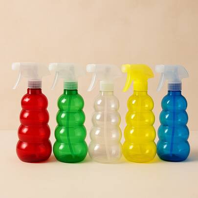 Caja con 20 Atomizadores de plástico con función spray 500 ml, ideal para aplicar agua, productos de limpieza, sanitizantes o aromatizantes. Cuenta con una botella con diseño tipo gusano en colores surtidos. Su tamaño práctico lo hace perfecto para el hogar, oficina o para llevar en viajes. El rociador proporciona una dispersión uniforme del líquido, facilitando su uso en diferentes superficies.