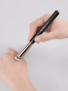 ENERGY 3 件套化妆刷套装，含蓬松粉刷和精密工具，包括用于轮廓、眼影和混合的黑色储物袋 - 彩色 - 查看 3
