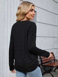 Damska koszulka z długim rękawem i dekoltem w serek, w jednolitym kolorze, w swobodnym stylu, odpowiednia do dojazdów do pracy i noszenia w biurze