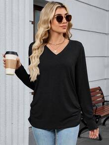 Damska koszulka z długim rękawem i dekoltem w serek, w jednolitym kolorze, w swobodnym stylu, odpowiednia do dojazdów do pracy i noszenia w biurze