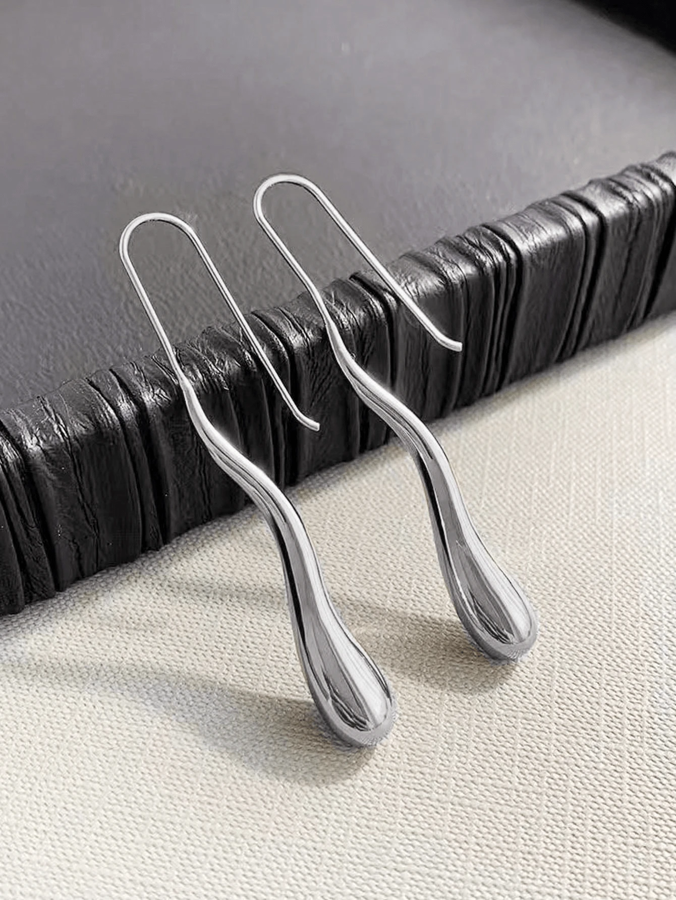 1 Pair Minimalist Long Water Drop Dangle Earrings, Unisex European & American Niche Design, Neutral Chic Middle Eastern Style Earrings