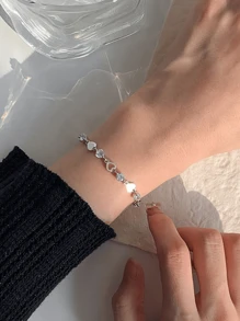 Ein leicht luxuriöser Mondplanet-Stil Stern Mond Armband, geeignet für Dates, Partys, den täglichen Gebrauch von Frauen und als Geschenk für Feiertage als erste Wahl