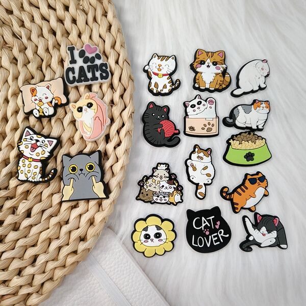 18 piezas Accesorios de zapato con decoración de gato de dibujos animados - Flores, hebillas y decoraciones para sandalias de PVC - Regalos de dijes para zapatos