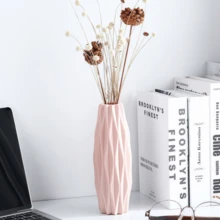 1pc Plastic Flower Vase Home Decor, Office Desk Decoration, Small Vase Decor For Living Room, Balcony, TV Stand, Dining Table, Dry/Fresh Flower Vase (Random Color) Room Decor Glass Vase