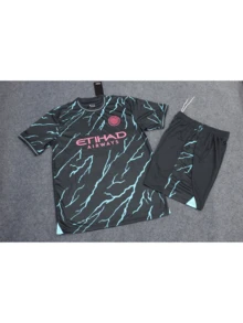 黑色圆领男友款男士足球球衣套装，透气舒适时尚户外运动世界杯足球