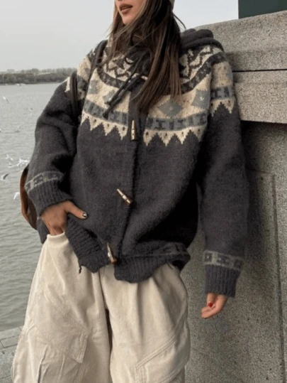 几何图案牛角扣长袖连帽开衫，高品质休闲舒适上衣，时尚保暖女装，适合秋冬季穿着