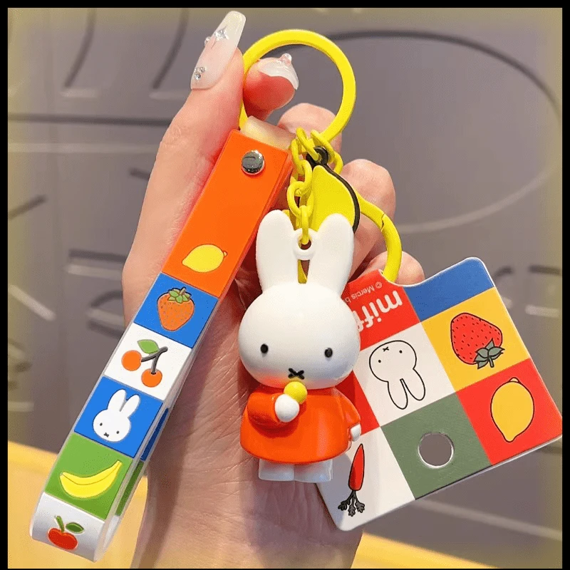 米菲经典钥匙扣——标志性的荷兰兔子吊饰！简约设计与日常实用性的完美结合，非常适合挂钥匙、包包配饰或收藏品。随处散发怀旧气息！ - 黃色 - 查看 1