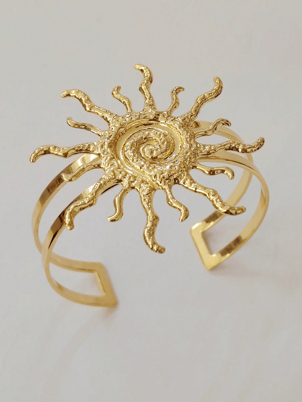 Pulseira feminina sem costas com círculo de sol dourado e flor