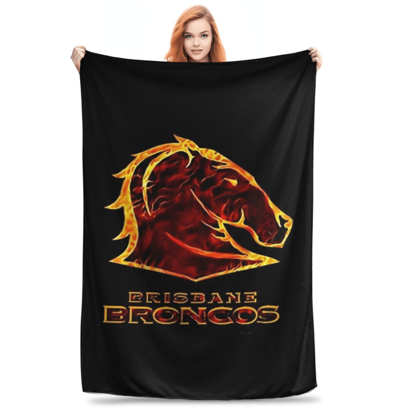 Brisbane Broncos Themen Fleece Decke - Weich, warmer Überwurf mit kräftigem "BRISBANE BRONCOS" Aufdruck & Pferdekopf Emblem, perfekt für Couch, Bett, Büro, Camping und Reisen