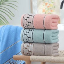 Toalla de baño de poliéster - algodón con patrón de lazos, en 4 colores. Tela cómoda y suave para uso diario, no suelta pelusa. Adecuada para niños y adultos, dimensiones 70*140 cm (amplia para envolver todo el cuerpo) y excelente absorción. - Rosa - Ver 3