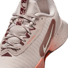 Nike Juniper Trail 3 舒適百搭簡約經典 織物減震支撐回彈 低筒跑步鞋 女款 砂岩灰粉 FQ0902-602 - 白紅色 - 查看 7