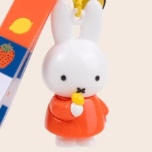 米菲经典钥匙扣——标志性的荷兰兔子吊饰！简约设计与日常实用性的完美结合，非常适合挂钥匙、包包配饰或收藏品。随处散发怀旧气息！ - 黃色 - 查看 3