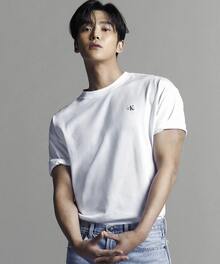 CALVIN KLEIN JEANS Men's Relaxed Fit Logo Crewneck Tee | Style 40HM229_540 | Brilliant White | 60% Cotton 40% Polyester - trắng - Xem 1