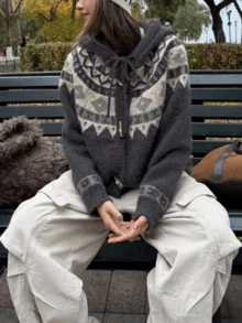 几何图案牛角扣长袖连帽开衫，高品质休闲舒适上衣，时尚保暖女装，适合秋冬季穿着 - 深灰色 - 查看 3