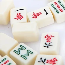 Bộ trò chơi mạt chược 1/2, Bộ trò chơi mạt chược Trung Quốc mini truyền thống với 144 quân, Đi kèm hộp da sang trọng, Trò chơi cờ bàn cổ điển, Mạt chược du lịch, Trò chơi tương tác, Trò chơi tiệc tùng, Trò chơi ngày lễ, Trò chơi du lịch, Đồ dùng tiệc sinh nhật, Quà tặng sinh nhật, Trò chơi giải trí trên bàn cổ điển, Bộ du lịch mini di động, Lý tưởng cho cắm trại và tụ tập ngoài trời - Nhiều màu - Xem 3