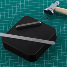 KLONKEE Juego de herramientas de joyería con yunque plano de acero, incluye alfombrilla de goma y martillo de cincelado, adecuado para reparación de joyería y estampado de metal - Multicolor - Ver 10