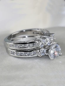 男女情侶時尚戒指套裝，1入不銹鋼男戒和2入銀色心形女戒，適用於婚禮、訂婚和禮品