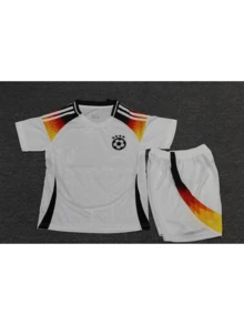 Conjunto de fútbol personalizable estilo alemán para niños y jóvenes (8-12 años) - Conjunto personalizado de camiseta y pantalones cortos, con logotipos, números y contenido de texto personalizables - Blanco - Ver 2
