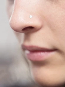 CIZME 18 pièces Clous de nez en plastique en forme de cœur décontractés, unisexes, décoration quotidienne ; 20/18G Clous de nez en anneau clair, clous de nez en plastique en forme de L, ensemble de bijoux de piercing de nez, boucles d'oreilles, convient pour l'école, le travail, le port de piercing de nez. - Transparent - Voir 7