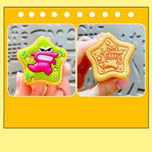 蜡笔小新甜心饼干系列钥匙扣——可爱的收藏级钥匙扣，以小新和他的朋友们为主题，搭配美味的饼干图案！非常适合装饰背包、手提包、钥匙和日常配饰。动漫迷和卡哇伊收藏家的必备单品！ - 綠色 - 查看 3