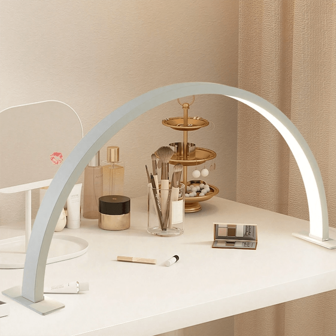 Lámpara de escritorio LED, forma de media luna, Body de lámpara de aluminio, ideal para iluminación de relleno en arte de uñas, extensión de pestañas, tatuaje y cuidado de la piel, diseño elegante blanco/negro con botón de control conveniente para iluminación de arte de uñas, lámpara de escritorio moderna, lámpara de escritorio de aluminio