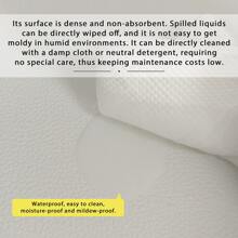 1 buc. Covoraș de masă multifuncțional din PVC, seria Dynamic Geometry. Este impermeabil și rezistent la umezeală, cu o rezistență puternică la petele de ulei, ceea ce face dificilă lăsarea unei urme chiar și de o singură picătură de pată. Vine într-o dimensiune mare și extinsă, potrivită pentru birouri, birouri de studiu și mese de joc și poate fi amplasată cu ușurință și în dulapurile laterale.