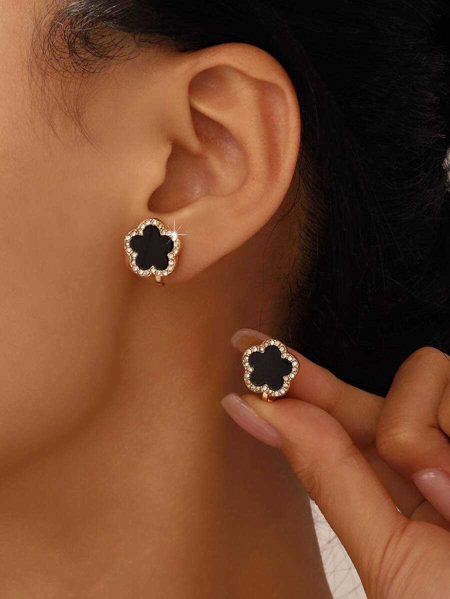 A Pair Of Clover Earrings, New Luxury Ear Clips For Small Audiences, And High-End Lady Earrings Well-Known On The Internet