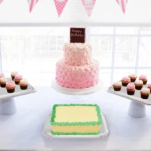 10 Stücke Silber Kuchentabletts, schwere, wegwerfbare rechteckige Pappe mit fettabweisender Beschichtung, verstärkte Basis Papier Kuchenböden für elegante Dessert-Tisch-Servierpartys, Cupcake-Präsentation, Geburtstags-Party, Hochzeit