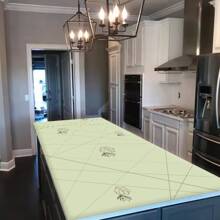 1 buc. Covoraș de masă multifuncțional din PVC, seria Dynamic Geometry. Este impermeabil și rezistent la umezeală, cu o rezistență puternică la petele de ulei, ceea ce face dificilă lăsarea unei urme chiar și de o singură picătură de pată. Vine într-o dimensiune mare și extinsă, potrivită pentru birouri, birouri de studiu și mese de joc și poate fi amplasată cu ușurință și în dulapurile laterale.