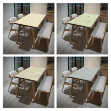 1 buc. Covoraș de masă multifuncțional din PVC, seria Dynamic Geometry. Este impermeabil și rezistent la umezeală, cu o rezistență puternică la petele de ulei, ceea ce face dificilă lăsarea unei urme chiar și de o singură picătură de pată. Vine într-o dimensiune mare și extinsă, potrivită pentru birouri, birouri de studiu și mese de joc și poate fi amplasată cu ușurință și în dulapurile laterale.