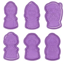Set de cortadores de galletas de 6  encantadoras princesas en estilo caricatura, ideales para dar vida a tus creaciones de repostería con un toque mágico y divertido. Cada diseño está inspirado en las clásicas protagonistas de cuentos de hadas, con detalles que evocan coronas, trenzas largas, vestidos elegantes y peinados únicos. Perfectos para galletas decoradas con glaseado real, fondant o masa con relieve. Sorprende a los más pequeños (¡y también a los grandes!) con estas figuras entrañables que representan la dulzura y la fantasía de los cuentos de siempre. Hechos en material resistente y fácil de limpiar. Son la herramienta perfecta para fiestas temáticas, regalos personalizados o simplemente para darle un giro especial a tu repostería. ¡Crea momentos mágicos e tu cocina con este set encantador! - Lila Púrpura - Ver 1