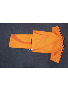 Conjunto deportivo personalizado de camiseta de fútbol de manga corta y pantalones cortos con estampado en estilo novio para hombres