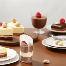 10/20/30/40/50 Piezas Vasos de postre de 2.5oz/80ml con cucharas, redondeados y en ángulo, de plástico transparente para parfait, aperitivos, pequeños vasos, cuencos para degustar postres y aperitivos en fiestas