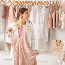 3/5/10 piezas Perchas de madera, perchas para abrigos antideslizantes, perchas resistentes para batas de baño, adecuadas para armarios, perchas multifuncionales y ahorradoras de espacio para camisas, chaquetas, vestidos, pantalones, adecuadas para regalos de vuelta al colegio, Acción de Gracias, Halloween, Navidad