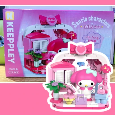 三丽鸥家居生活积木——与Hello Kitty和她的朋友们一起打造温馨的居家时光！非常适合增进家庭感情、缓解压力和装饰动漫主题房间。