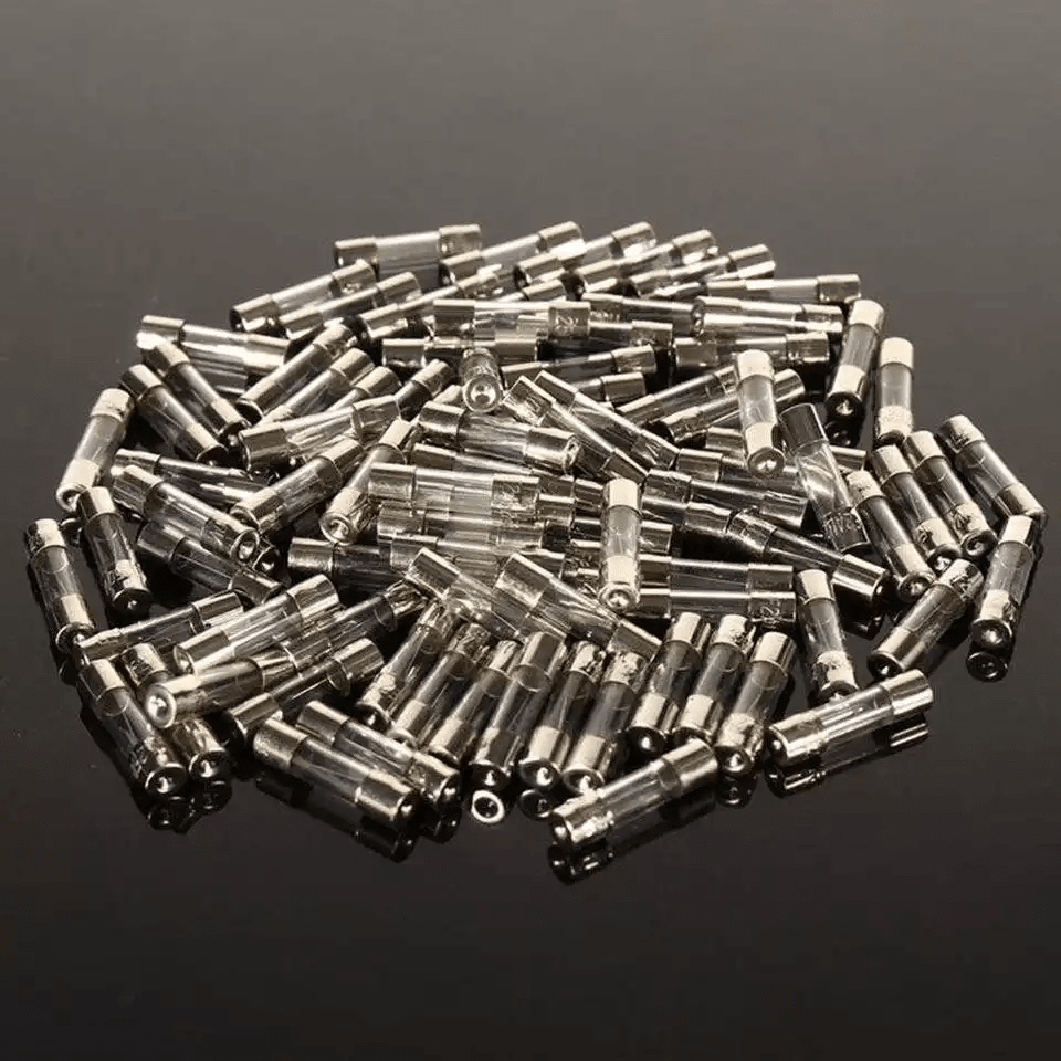 100 piezas Tubo de fusible de vidrio 5x20mm 10 especificaciones 0.2A 0.5A 1A 2A 3A 5A 8A 10A 15A 20A 100 piezas Tapas de cobre en caja parcialmente chapadas en níquel Clasificación de alta corriente Rendimiento de ruptura Cumple con RoHS Sin plomo Protección contra sobrecorriente para electrónica, electrodomésticos, fuentes de alimentación, pantallas
