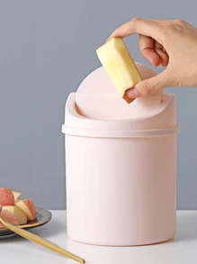 1pc Desktop Plastic Rocker Lid Trash Can, Household Mini Trash Can, Creative European Style, Paper Basket With Lid On Living Room TableA Small-Sized, Mini Plastic TrashCan With A Swing-Top Lid, Suitable For UseOn Household Tables. This LiddedWastebasket Doesn't Require Electricity AndIs Perfect For The Living Room, Tea Area,Office,Bedside Table,Bathroom, Bedroom,And Home In General