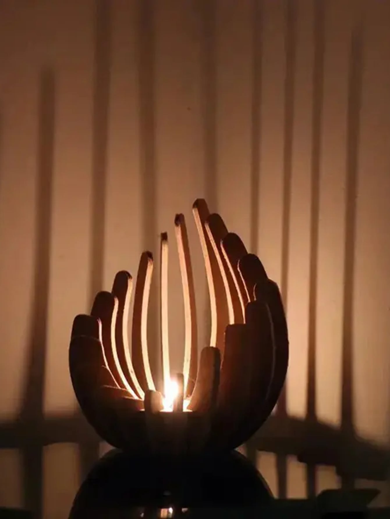 Cirelle قاعدة شمعة مصنوعة يدويًا على شكل زهرة اللو...