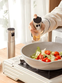 1Pc Press Type Spray Glass Oil Bottle, Kitchen Household Barbecue Oil Spray Bottle Atomizing Oil Spray Kettle