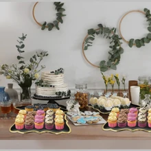 10个9英寸×13英寸优雅白色金边一次性纸盘，白色长方形一次性纸盘，带金色镶边，适合甜点展示、餐桌派对、宴会和其他场合，设计优雅，可用于盛放纸杯蛋糕衬垫，生日派对、婚礼、新娘送礼会、野餐和日常家庭使用。 - 黑色食品卡燙金光油 - 查看 4